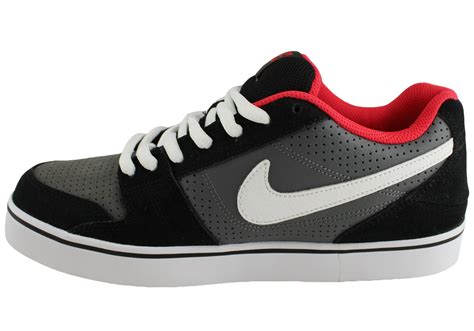 nike low tops casual.